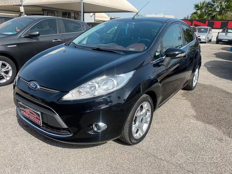 Usata Ford Fiesta Titanium 71 CV (52 kW) 2012 Nero Utilitaria