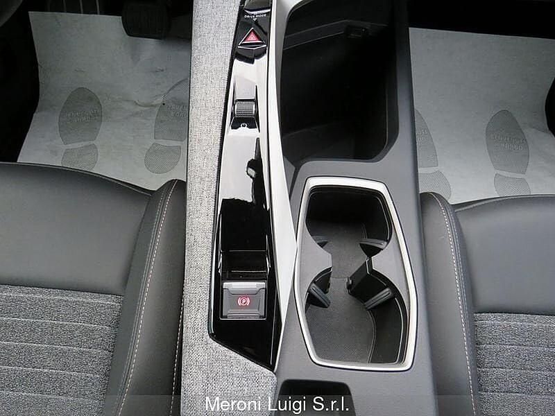 Usata Peugeot 5008 Allure 196 CV (144 kW) 2025 Grigio SUV