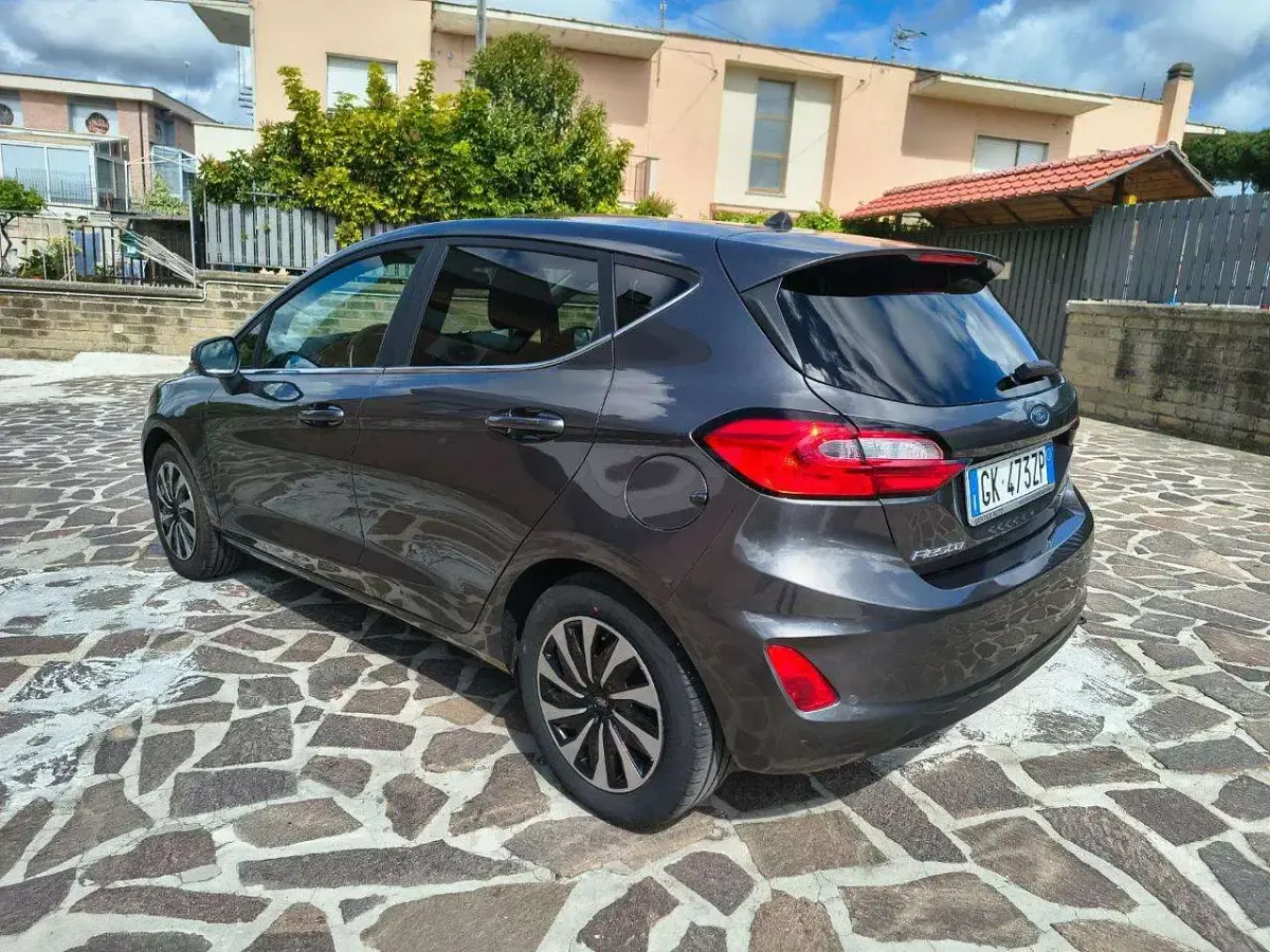 Usata Ford Fiesta Titanium 125 CV (91 kW) 2022 Grigio scuro Utilitaria