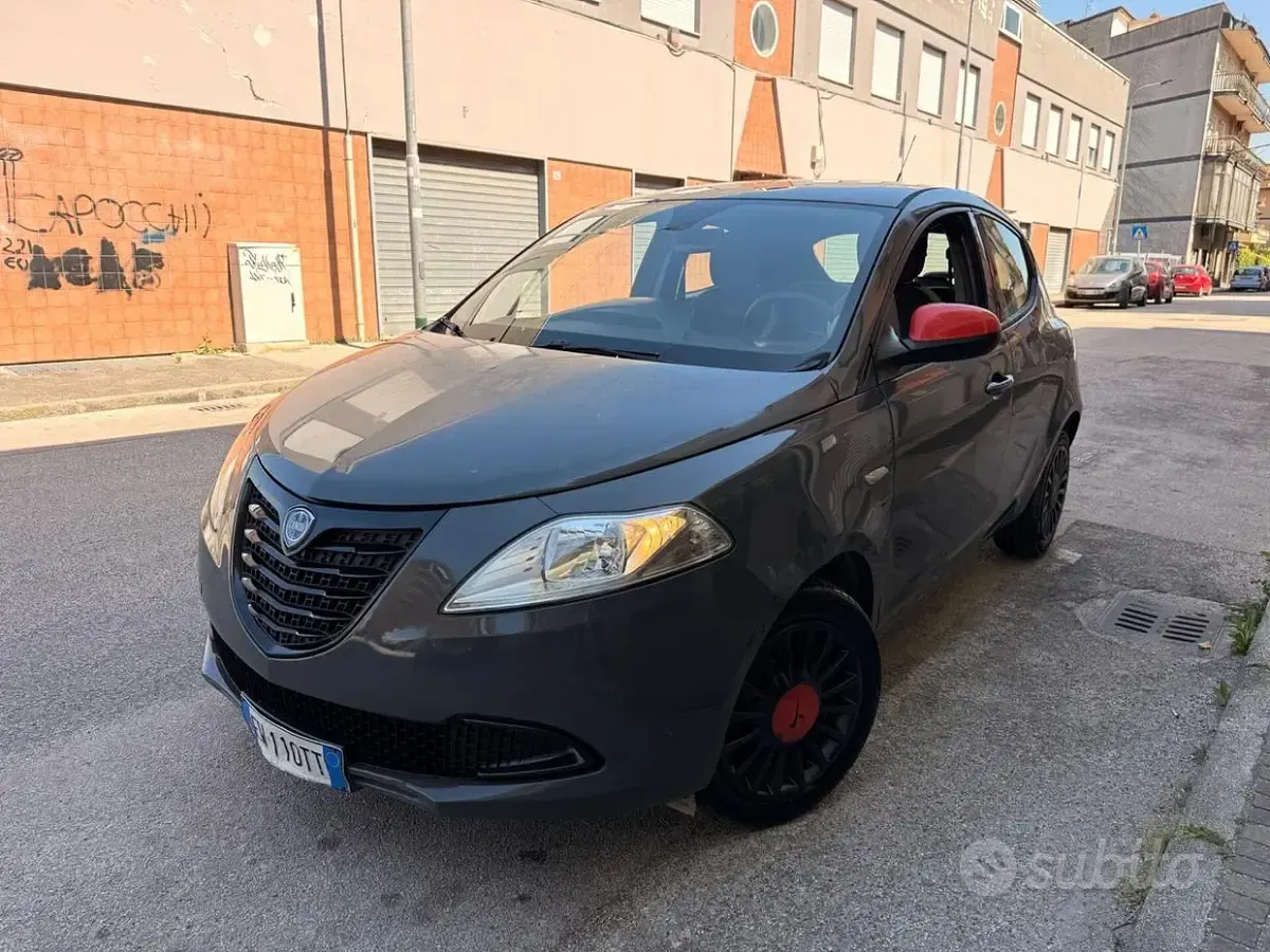 Usata Lancia Ypsilon 95 CV (69 kW) 2015 Grigio Utilitaria