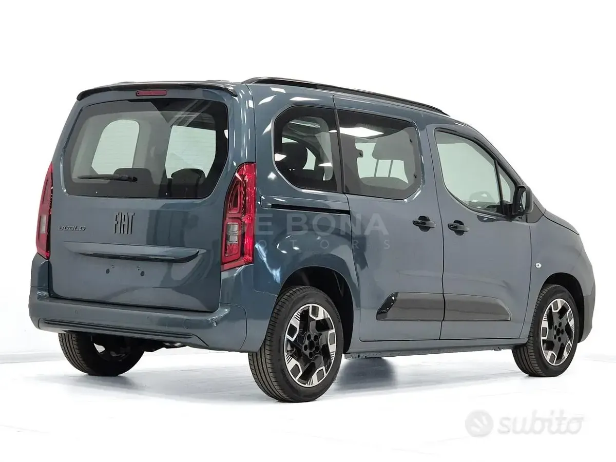 Nuova Fiat Doblò Trekking 130 CV (95 kW) 2026 Blu Monovolume