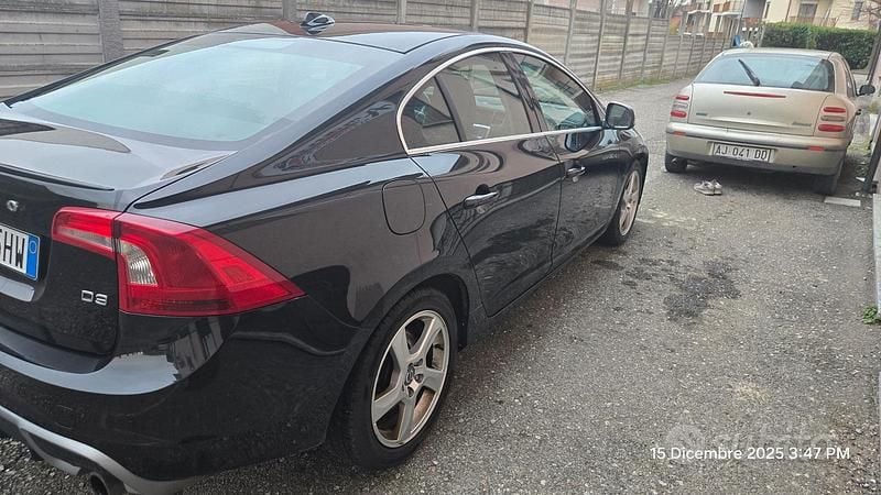 Usata Volvo S60 R-Design 163 CV (119 kW) 2012 Nero Berlina