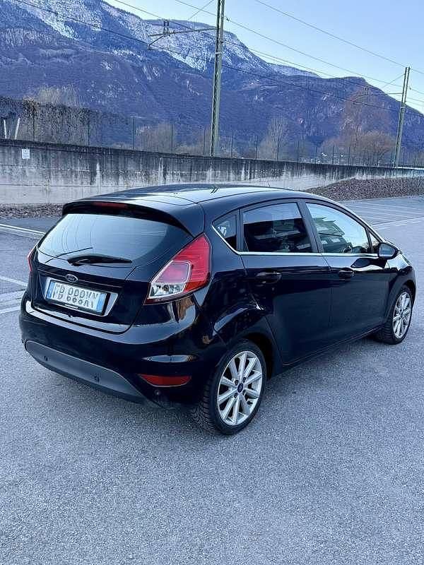Usata Ford Fiesta Titanium 95 CV (69 kW) 2016 Nero Berlina