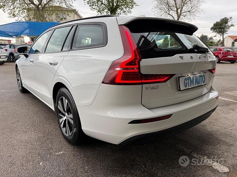 Usata Volvo V60 150 CV (110 kW) 2019 Bianco Station wagon