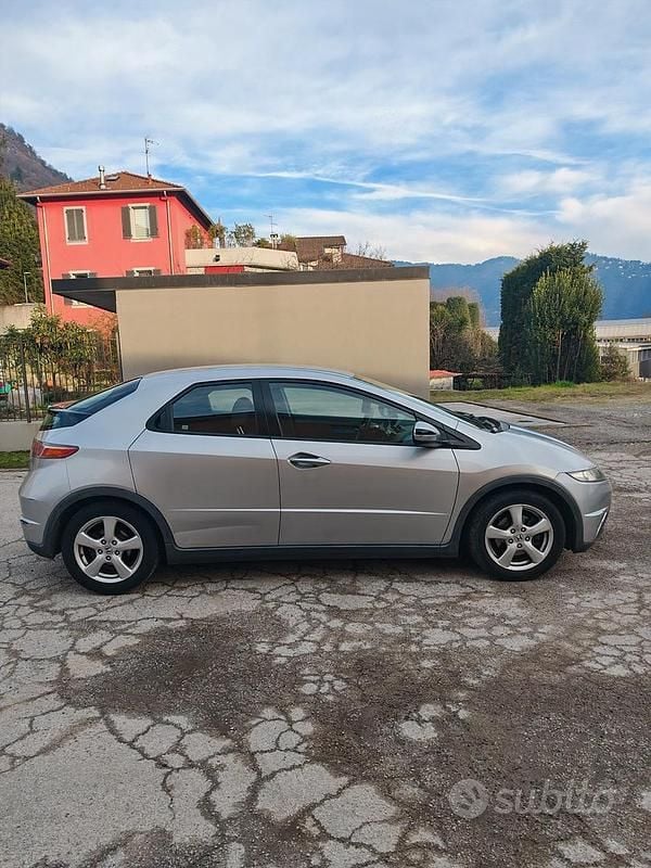 Usata Honda Civic 83 CV (61 kW) 2008 Grigio Berlina