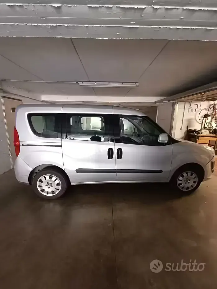 Usata Fiat Doblò 120 CV (88 kW) 2012 Grigio Monovolume