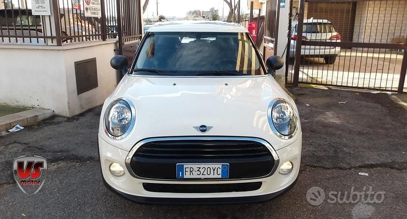 Usata Mini ONE 75 CV (55 kW) 2018 Beige Utilitaria