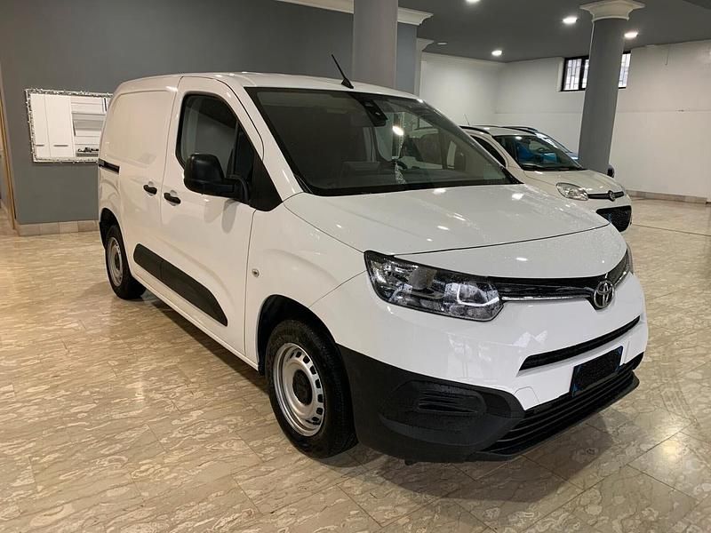Usata Toyota Proace City Active 101 CV (74 kW) 2022 Bianco Monovolume