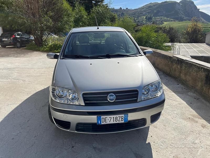 Usata 2006 Fiat Punto Due volumi | 3000 € - Immagine 1/4