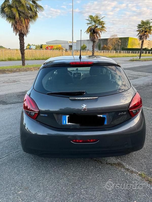 Usata Peugeot 208 102 CV (75 kW) 2016 Grigio Utilitaria