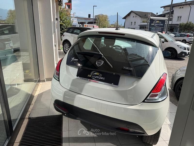Gebraucht Lancia Ypsilon S 69 PS (50 kW) 2023 Weiß Kleinwagen