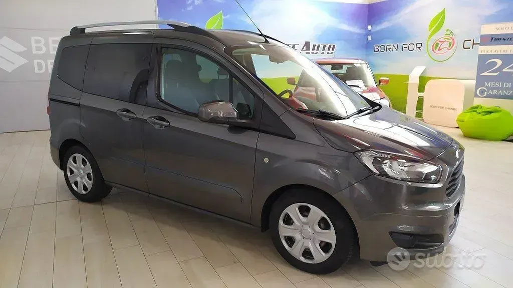 Usata Ford Tourneo Courier 75 CV (55 kW) 2017 Grigio Monovolume