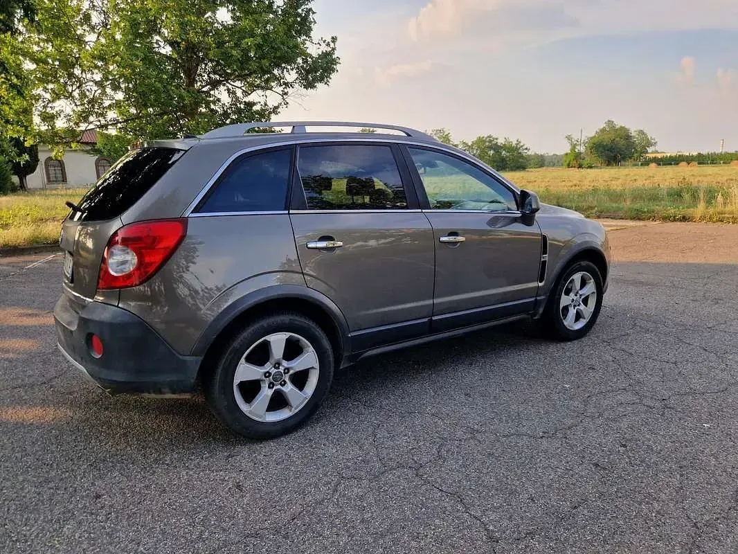 Usata Opel Antara Cosmo 227 CV (166 kW) 2008 Grigio SUV