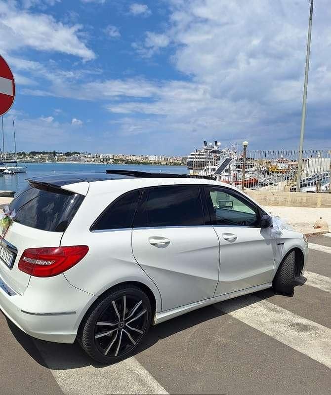Usata Mercedes B180 Premium 109 CV (80 kW) 2013 Utilitaria
