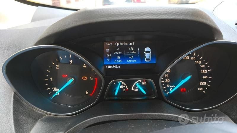 Usata Ford Kuga 120 CV (88 kW) 2017 Grigio SUV