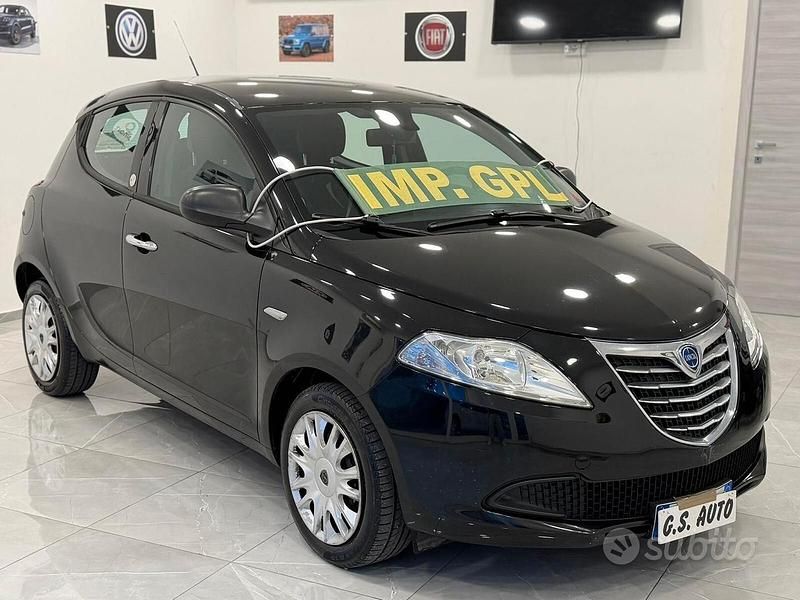 Usata Lancia Ypsilon Gold 69 CV (50 kW) 2014 Nero Utilitaria