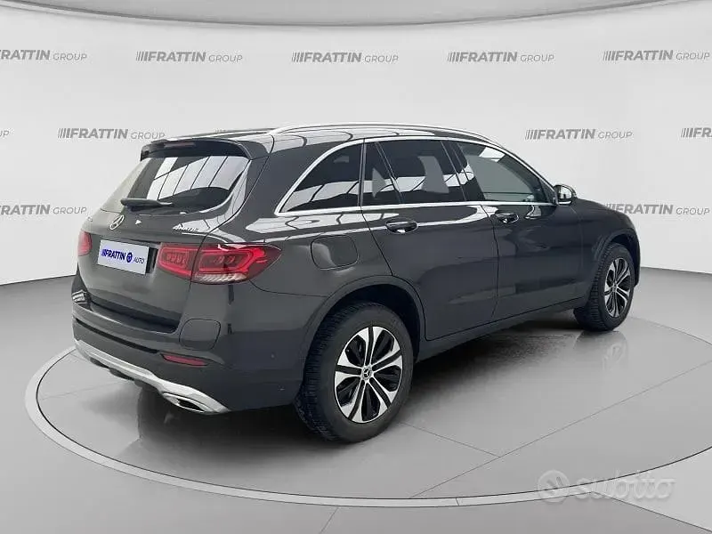 Gebraucht Mercedes GLC300e Business 211 PS (155 kW) 2022 Grau SUV