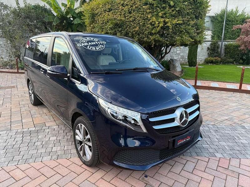 Usata Mercedes V250 190 CV (139 kW) 2021 Blu/azzurro Monovolume