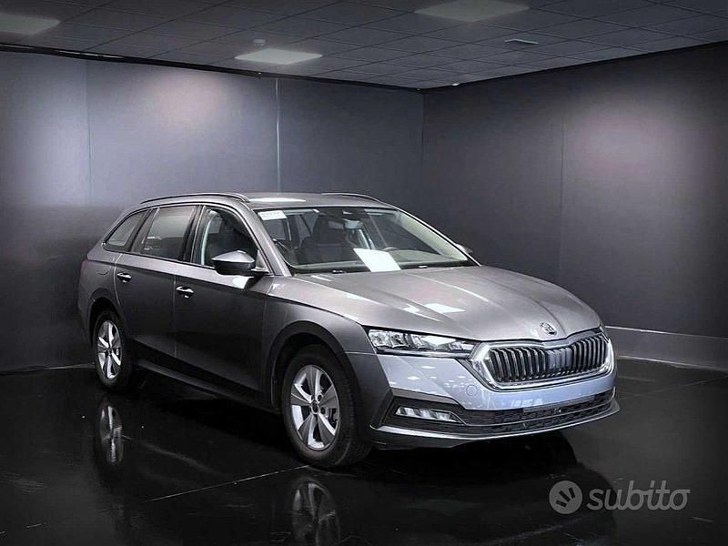 Usata Skoda Octavia Executive 116 CV (85 kW) 2023 Grigio Station wagon