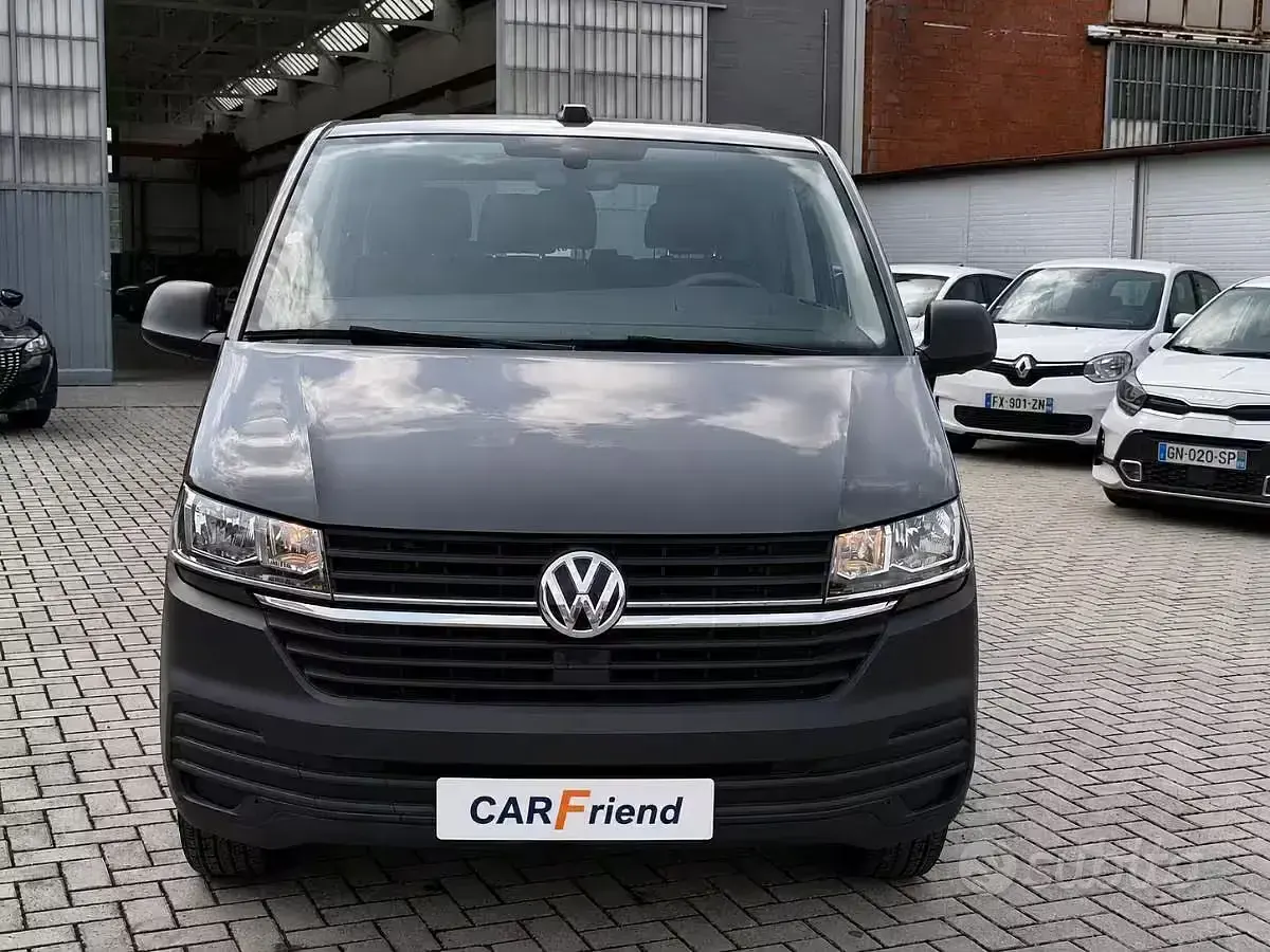 Usata VW Caravelle 110 CV (80 kW) 2022 Grigio Furgone