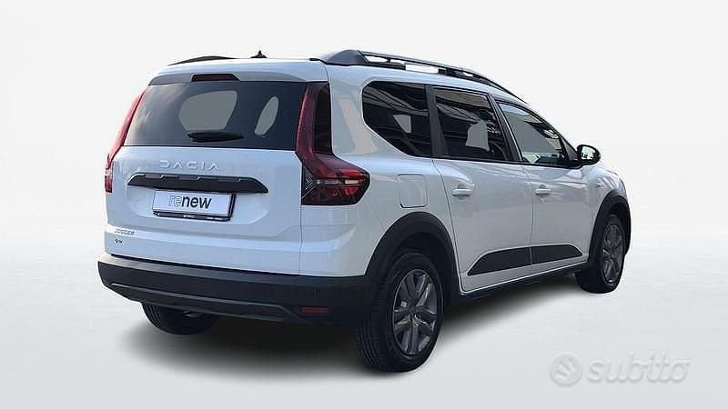 Usata Dacia Jogger Expression 101 CV (74 kW) 2023 Bianco Monovolume