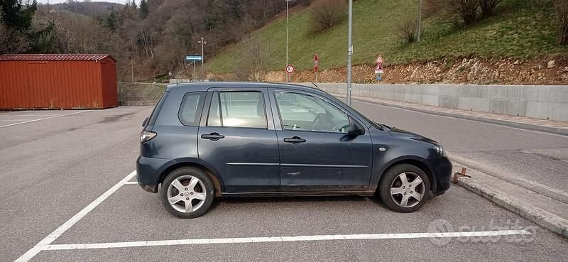 Usata Mazda 2 68 CV (50 kW) 2006 Nero Utilitaria