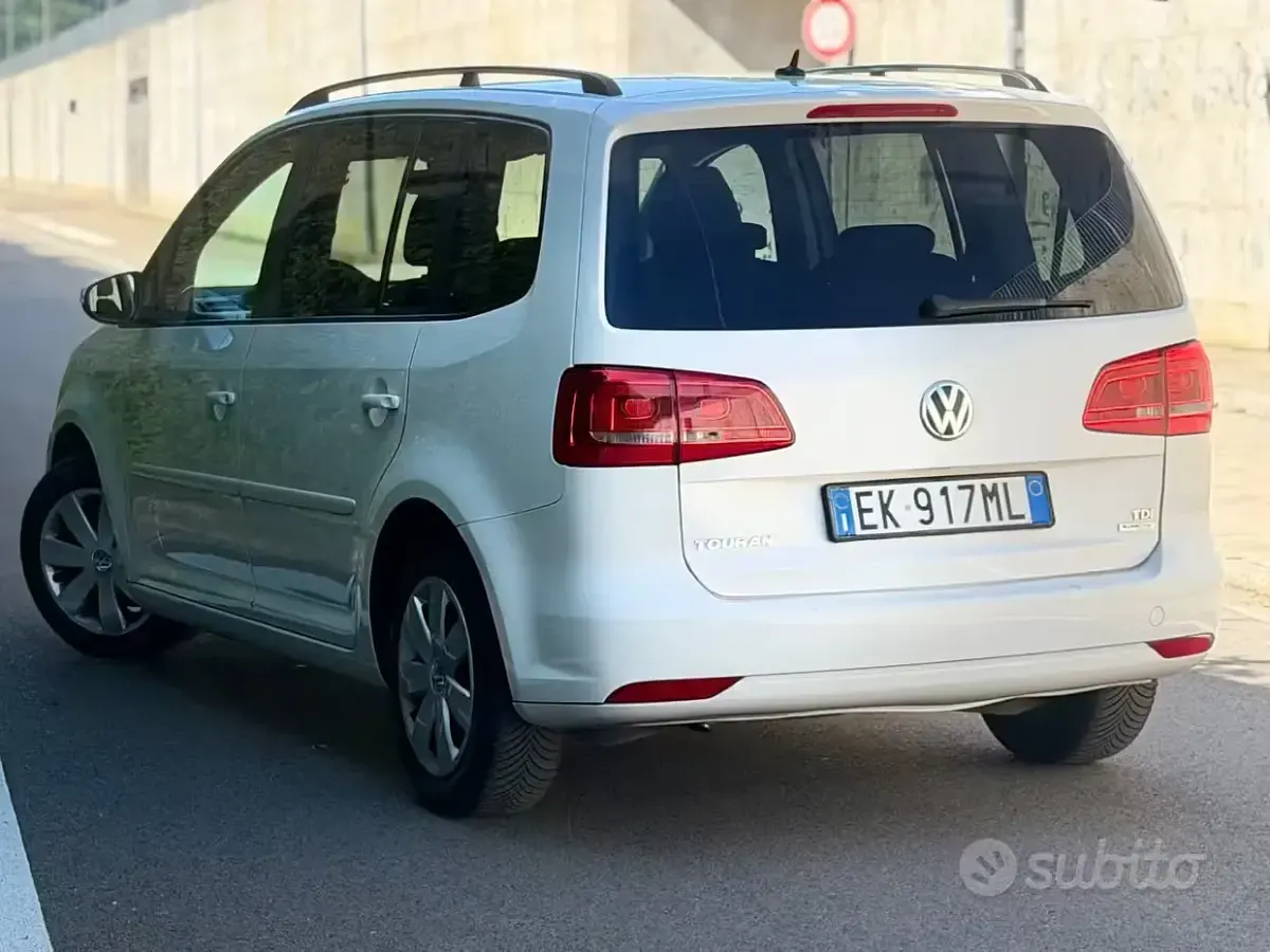 Usata VW Touran 105 CV (77 kW) 2011 Bianco Monovolume