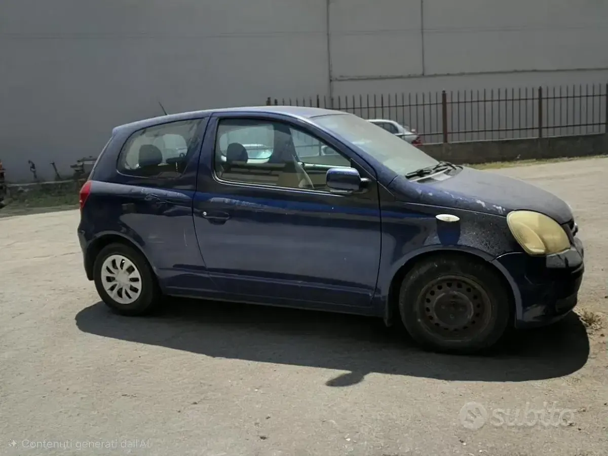 Usata Toyota Yaris 75 CV (55 kW) 2003 Bluazzurro Berlina