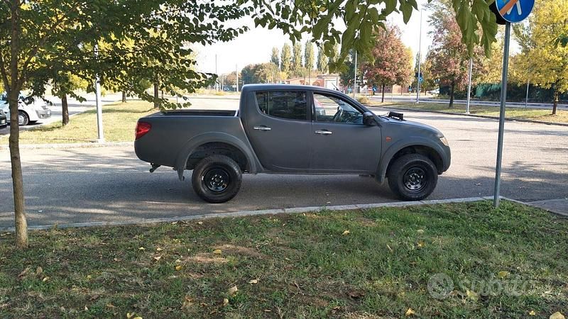 Occasion Mitsubishi L200 129 ch (94 kW) 2007 Gris Pick-up