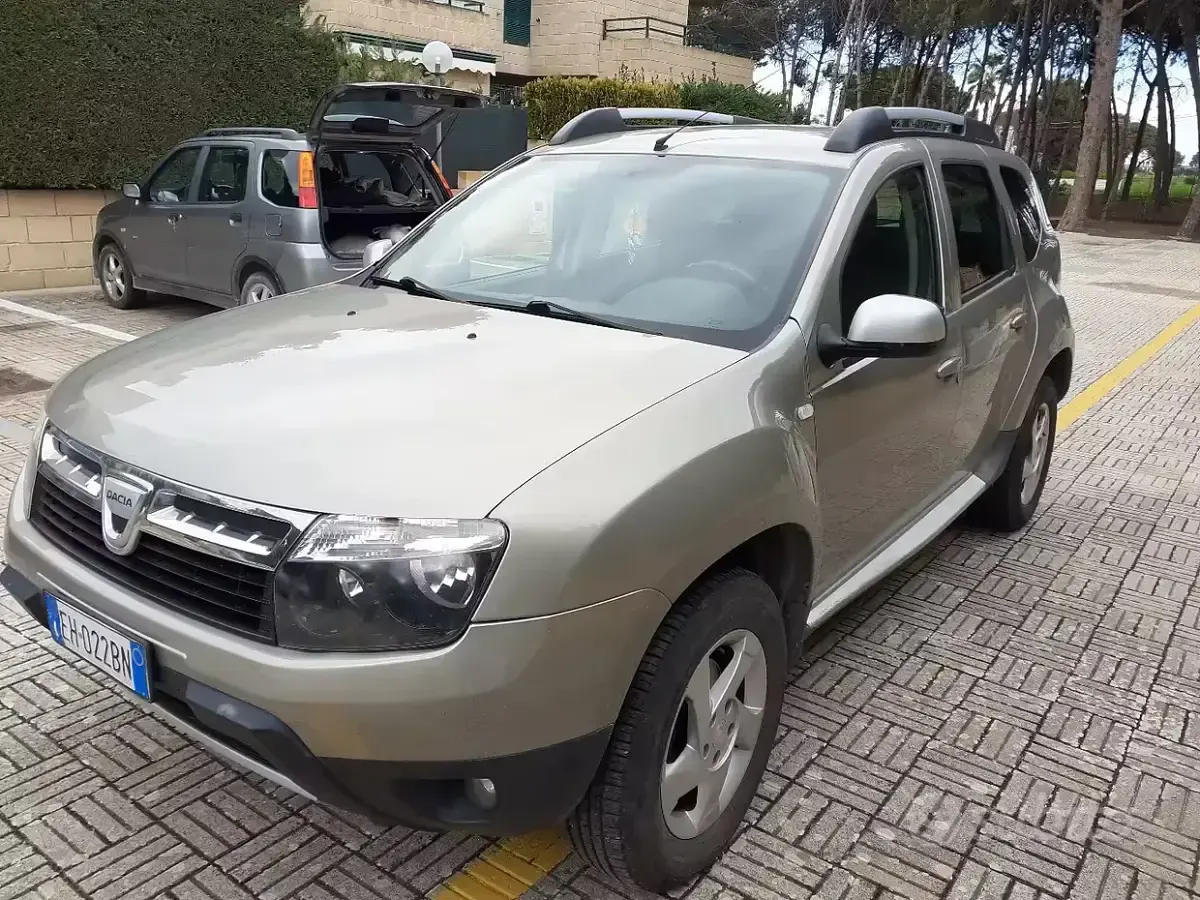 Usata Dacia Duster 110 CV (80 kW) 2011 Grigio SUV