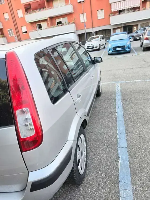 Usata Ford Fusion 79 CV (58 kW) 2008 Grigio Utilitaria