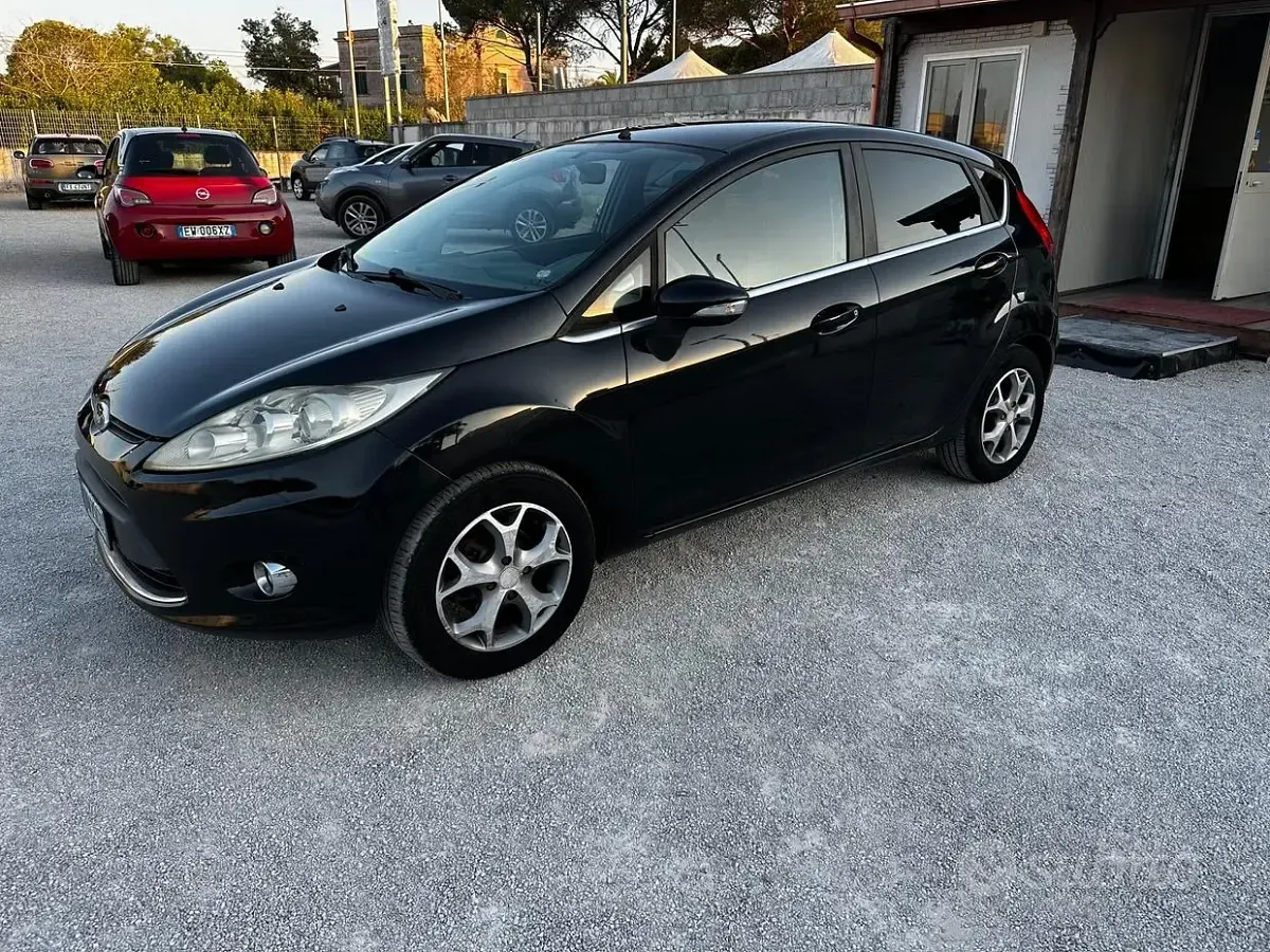 Usata Ford Fiesta Titanium 82 CV (60 kW) 2009 Nero Berlina