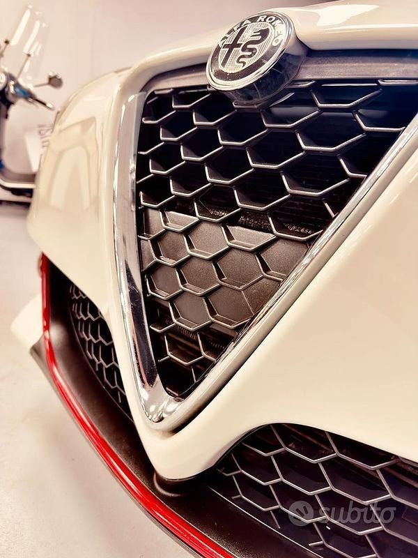 Usata Alfa Romeo Giulietta Distinctive 105 CV (77 kW) 2015 Bianco Utilitaria