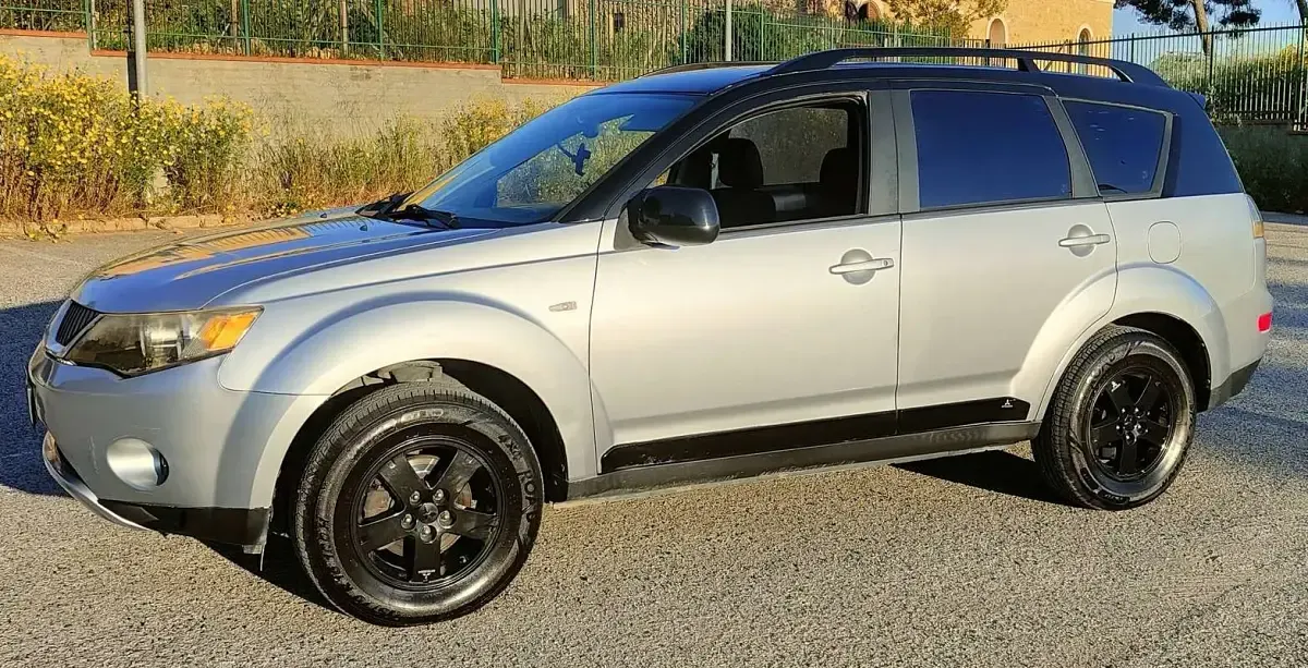 Usata Mitsubishi Outlander Intense 140 CV (102 kW) 2007 Argento SUV