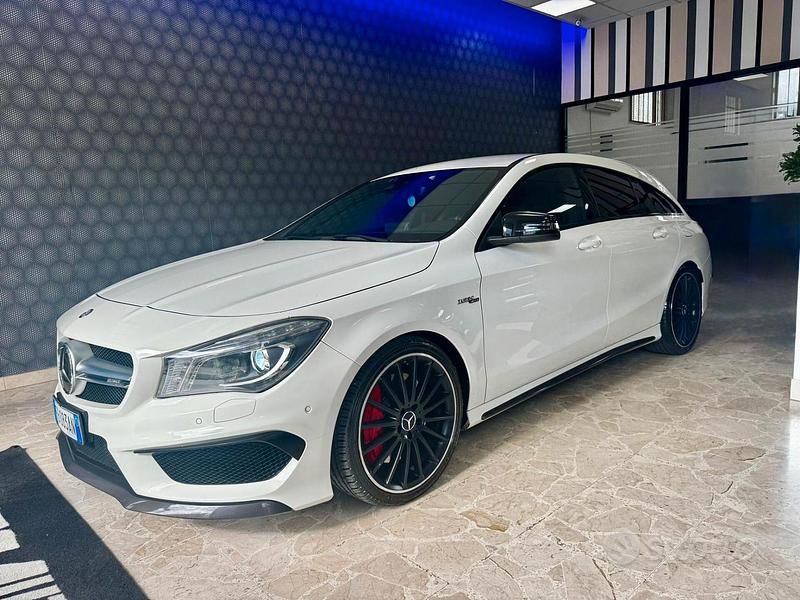 Bianco Usata 2015 Mercedes CLA45 AMG AMG Tre volumi | 25.900 € (Buon prezzo) - Immagine 1/4
