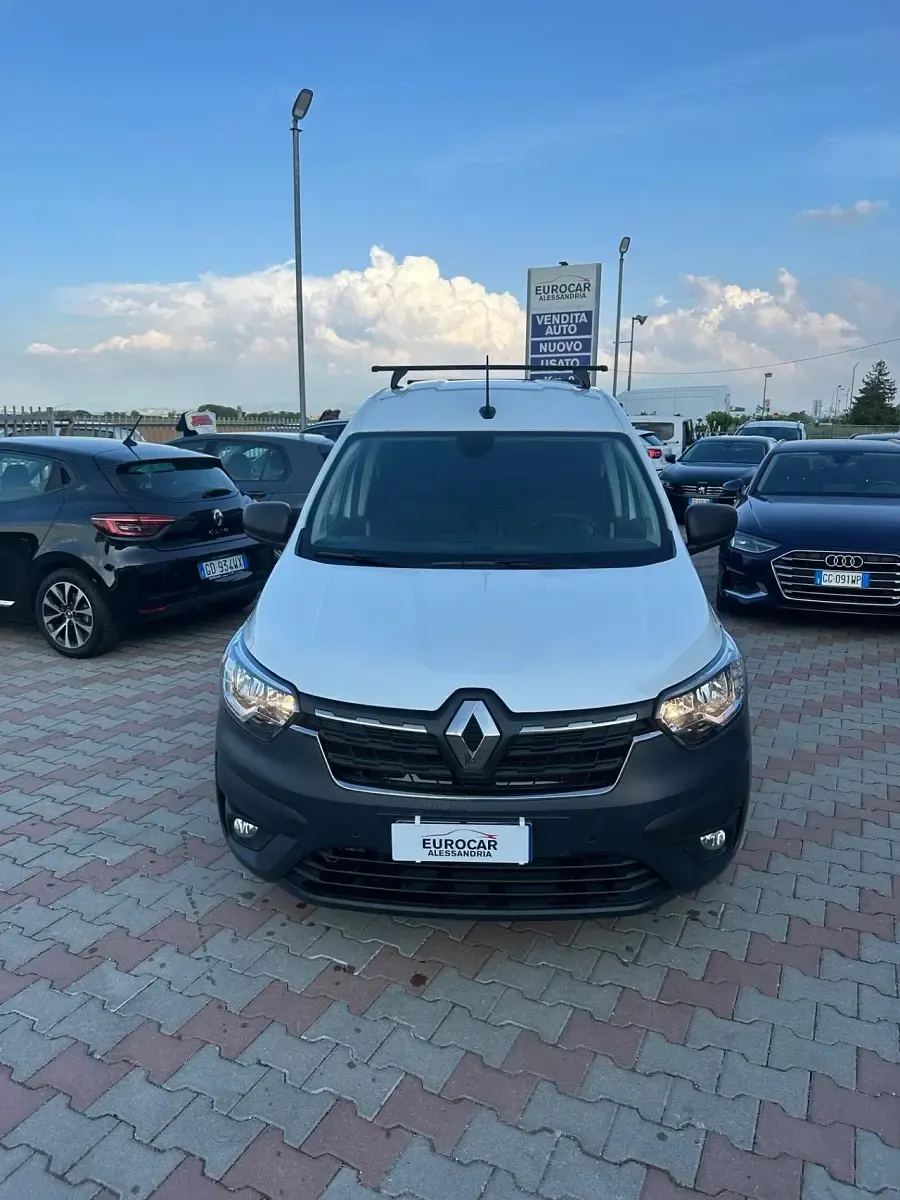 Usado Renault Express 75 CV (55 kW) 2023 Blanco Monovolumen