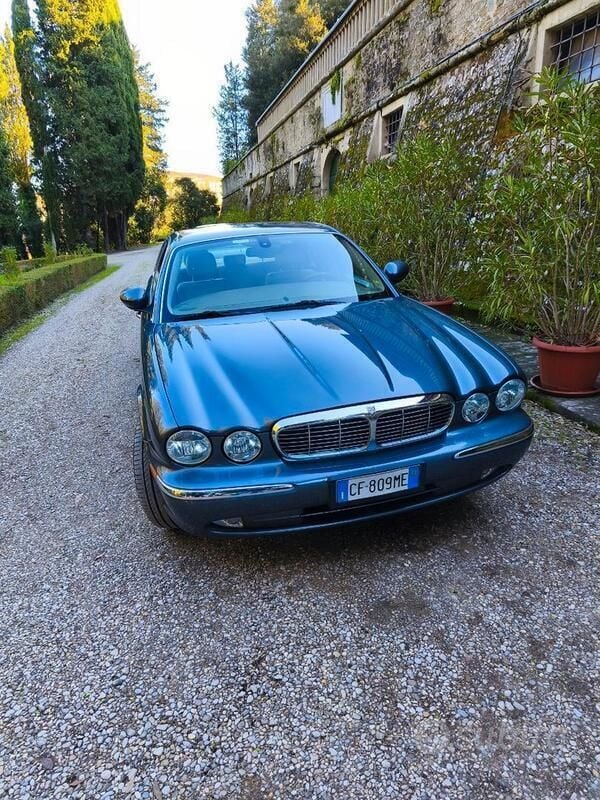 Grigio Usata 2003 Jaguar XJ Tre volumi | 13.000 € - Immagine 1/4