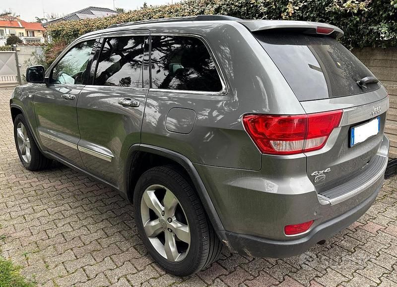 Usata Jeep Grand Cherokee Overland 241 CV (177 kW) 2013 Grigio SUV