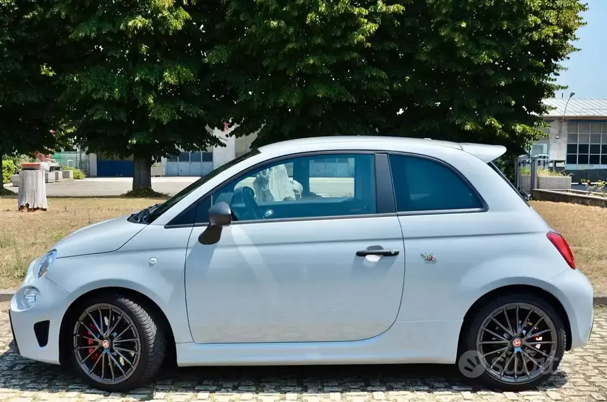Usata Abarth 695 Competizione 180 CV (132 kW) 2022 Grigio Utilitaria