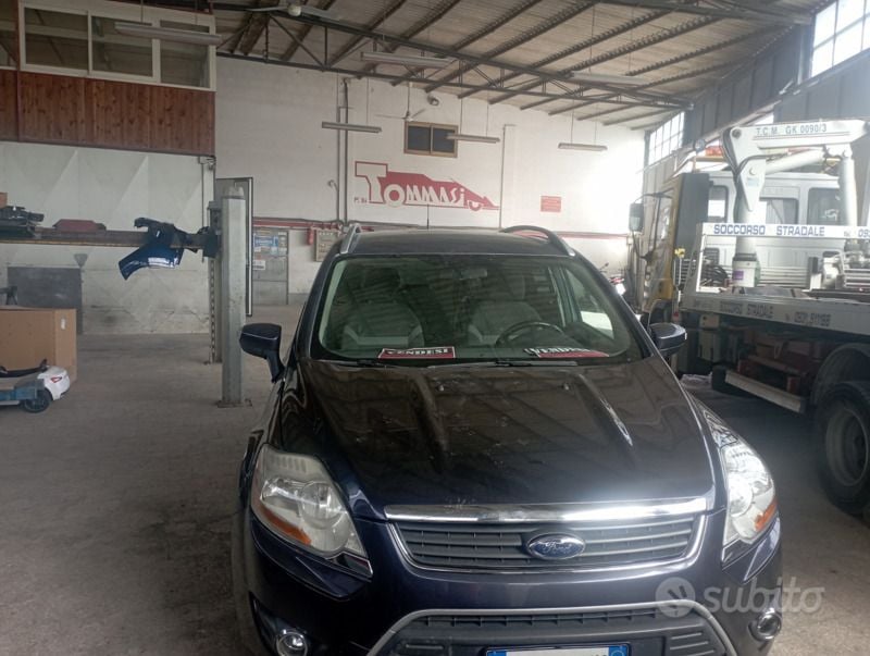 Usata Ford Kuga 140 CV (102 kW) 2012 Grigio SUV