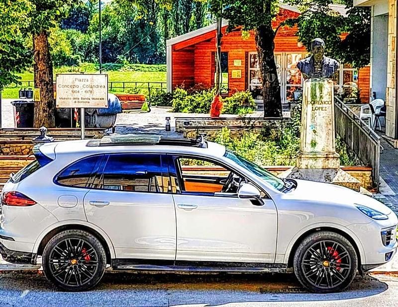 Usata 2016 Porsche Cayenne Platinum Edition SUV | 30.000 € (Buon prezzo) - Immagine 1/4