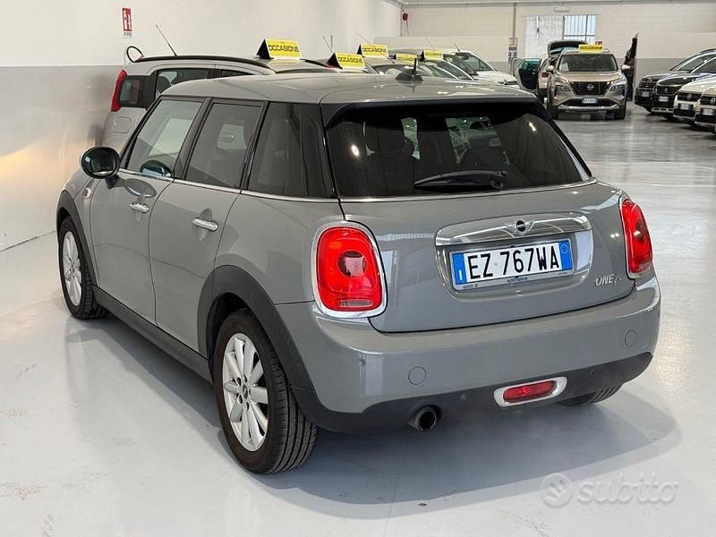 Begagnad Mini ONE Business 95 HK (69 kW) 2015 Grå Halvkombi