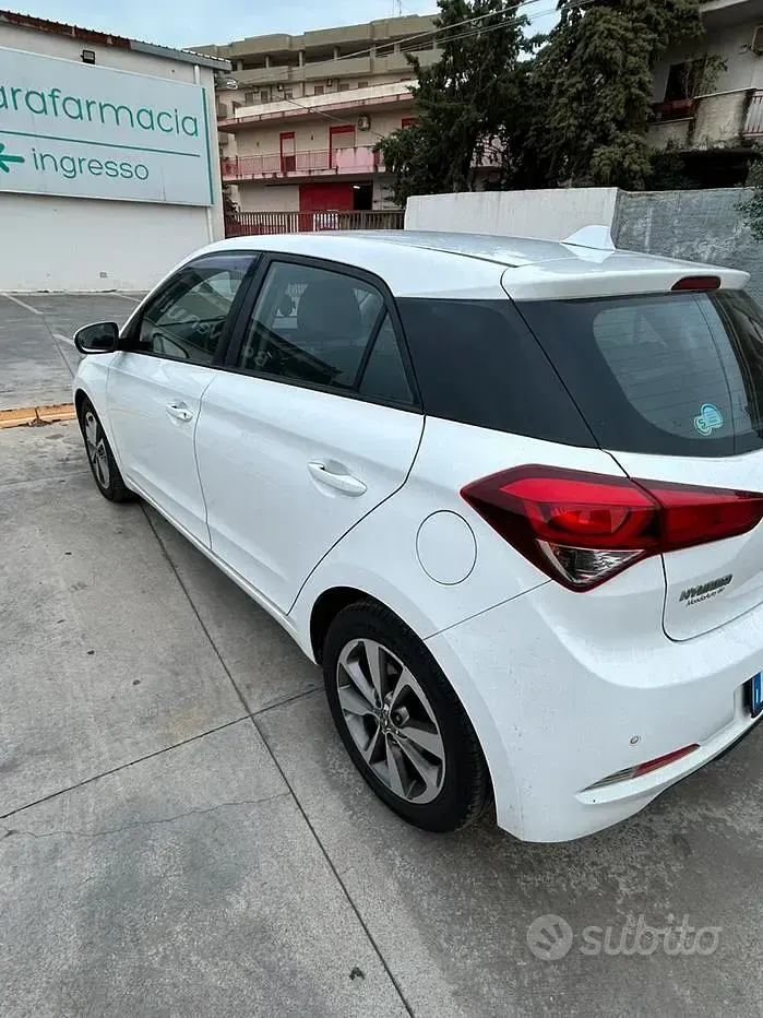 Usata Hyundai i20 75 CV (55 kW) 2017 Bianco Utilitaria