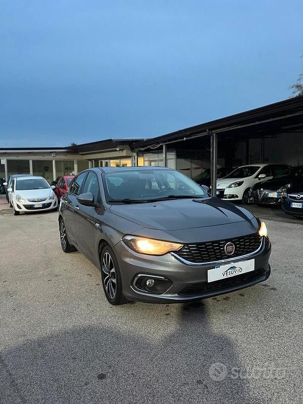 Usata Fiat Tipo Lounge 120 CV (88 kW) 2016 Grigio Berlina