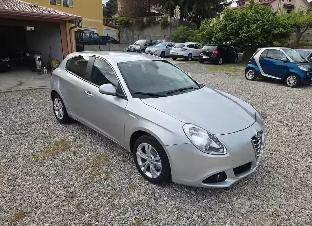Usata Alfa Romeo Giulietta 105 CV (77 kW) 2013 Grigio Utilitaria