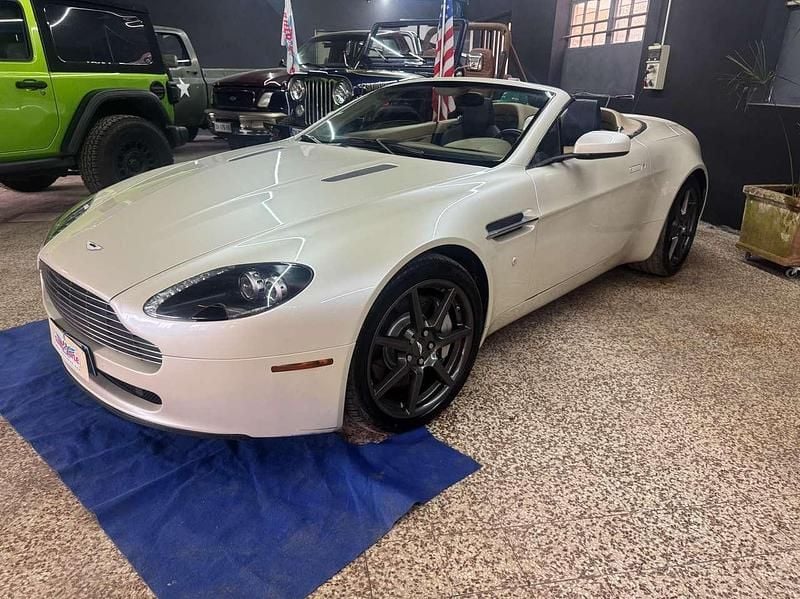 Usata Aston Martin V8 Vantage 385 CV (283 kW) 2008 Champagne metallik Cabrio