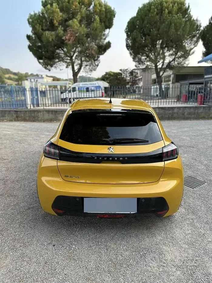 Usata Peugeot 208 56 kW (77 CV) 2022 Giallo Utilitaria