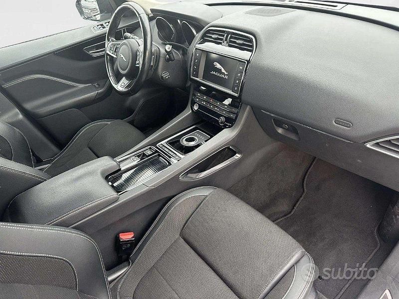 Begagnad Jaguar F-Pace Prestige 180 HK (132 kW) 2016 Vit SUV
