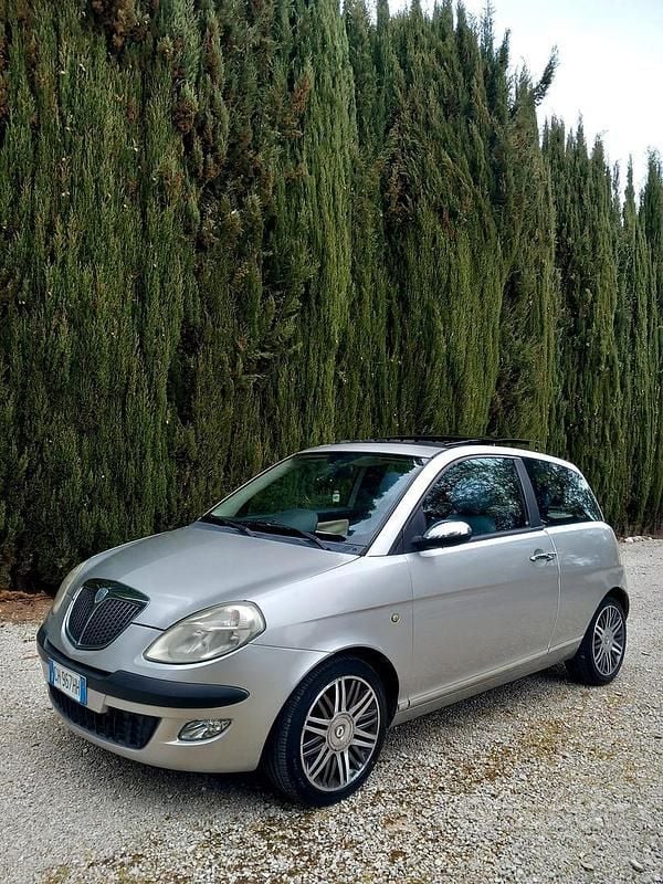 Usata Lancia Ypsilon 69 CV (50 kW) 2005 Grigio Utilitaria