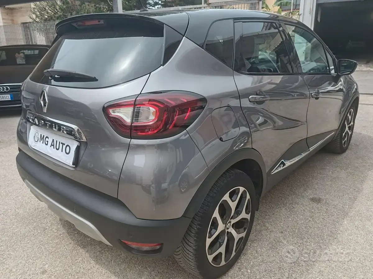 Usata Renault Captur Intens 90 CV (66 kW) 2018 Grigio SUV